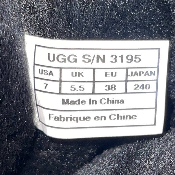 UGG Aprelle Nubuck leather, shearling lined boots. GUC Size 7 - Picture 3 of 11